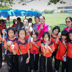 14ครูวิจิตรา ศิลารักษ์บริจาคไอศกรีมเนื่องในวันคล้ายวันเกิด[26-09-2562]